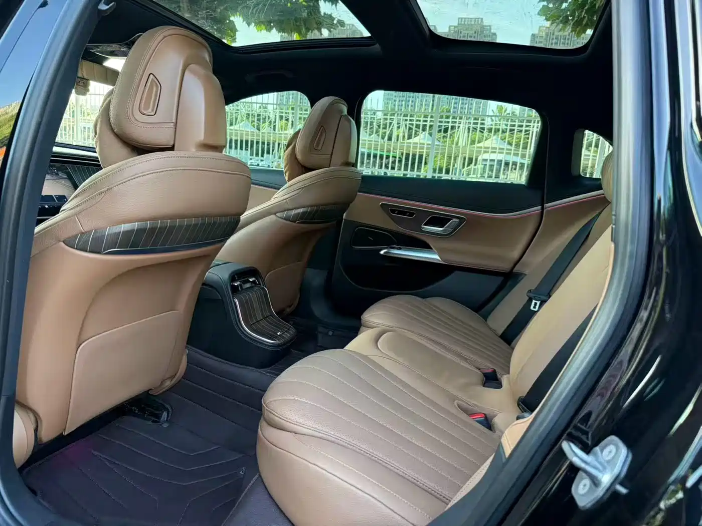 Mercedes-Benz E-Class 2024 E 300 L Fashion фото 6