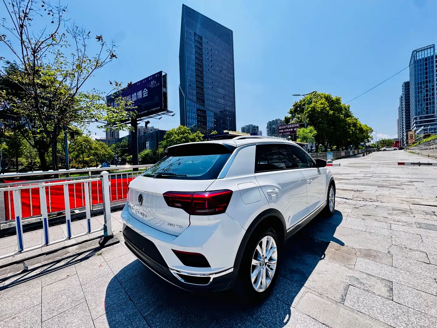 VOLKSWAGEN T ROC EXPLORING SONGS