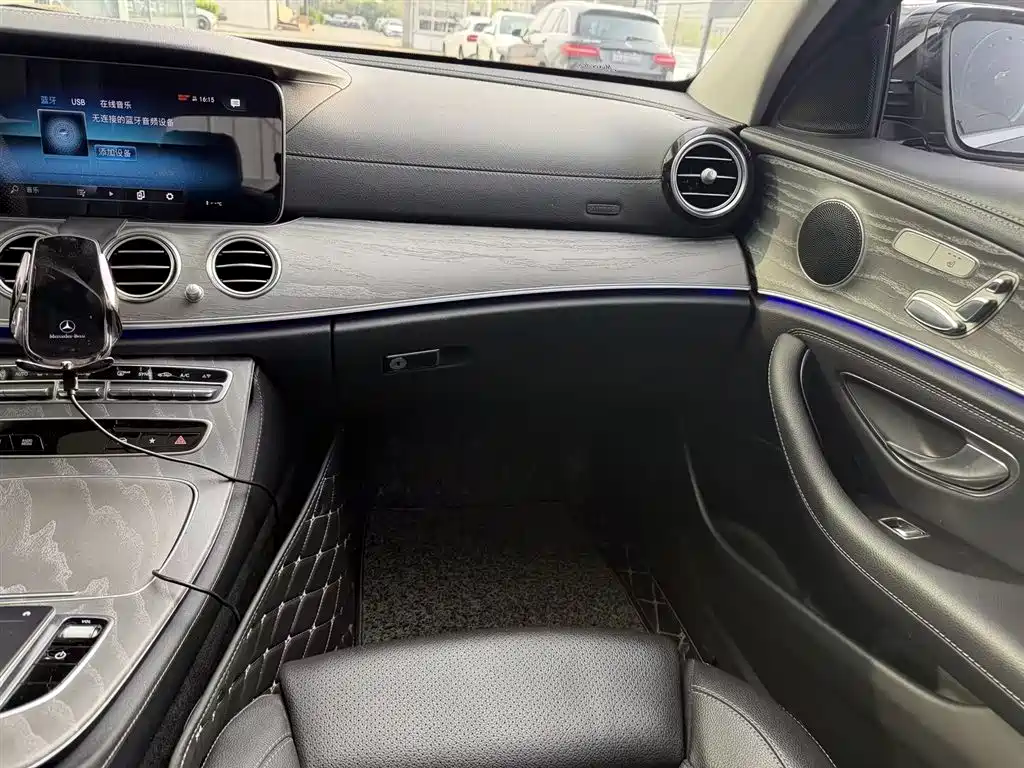 Mercedes-Benz E-Class 2022 E 260 L Sport фото 10