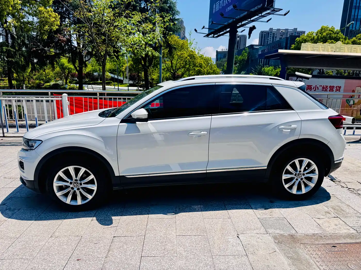 VOLKSWAGEN T ROC EXPLORING SONGS