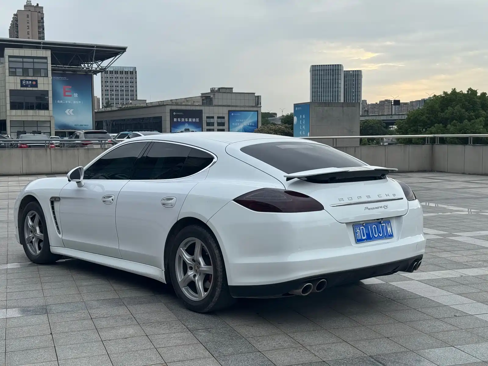 صورة 7 - Porsche Panamera