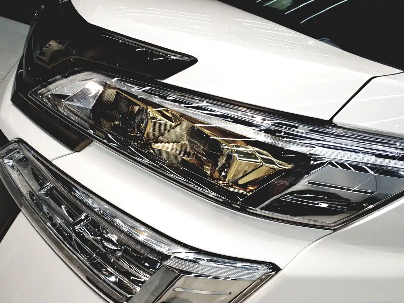 Toyota Vellfire 2021 Crown Hybrid 2.5L HV Premium Edition фото 16