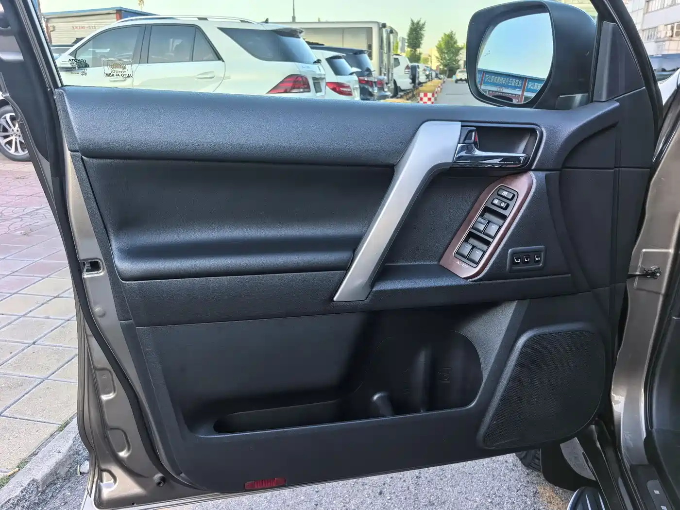 Toyota Prado 2016 3.5L Auto VX NAVI фото 15