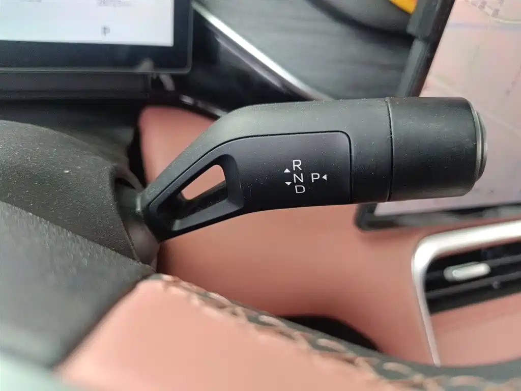 Geely Galaxy Galaxy L6 2025 EM-i 140km Explorer+ Edition фото 15