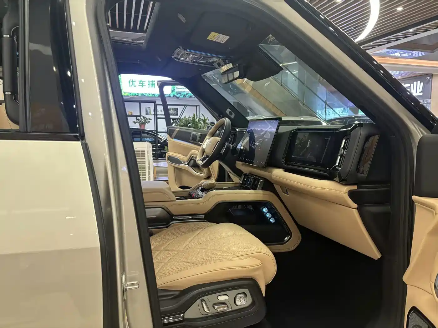 Fang Cheng Bao Leopard 8 2025 2025 Zhiyong Flagship 6-Seater