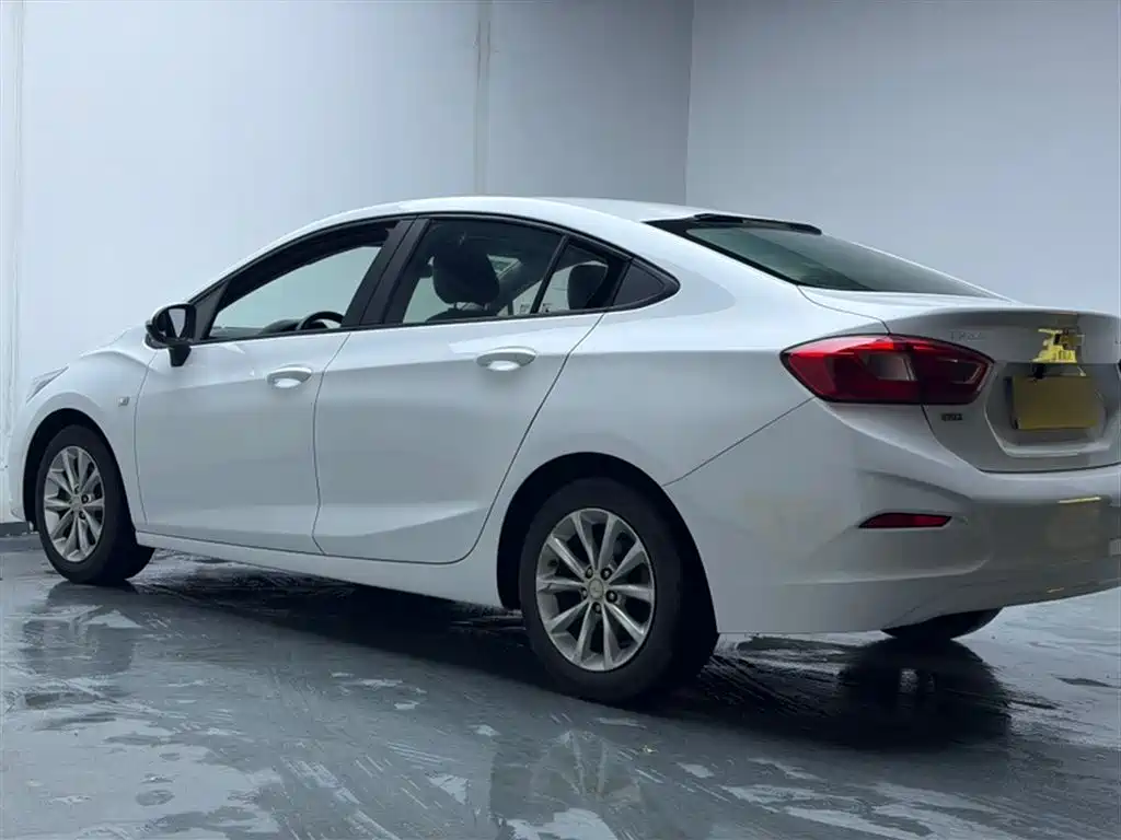 Chevrolet Cruze 2018 320 Automatic Pioneer Sunroof Edition фото 9