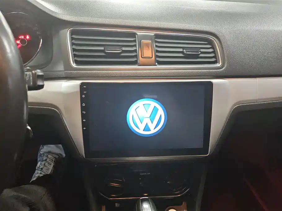 Volkswagen Lavida Tour 2015 1.6L Automatic Comfort Edition фото 13
