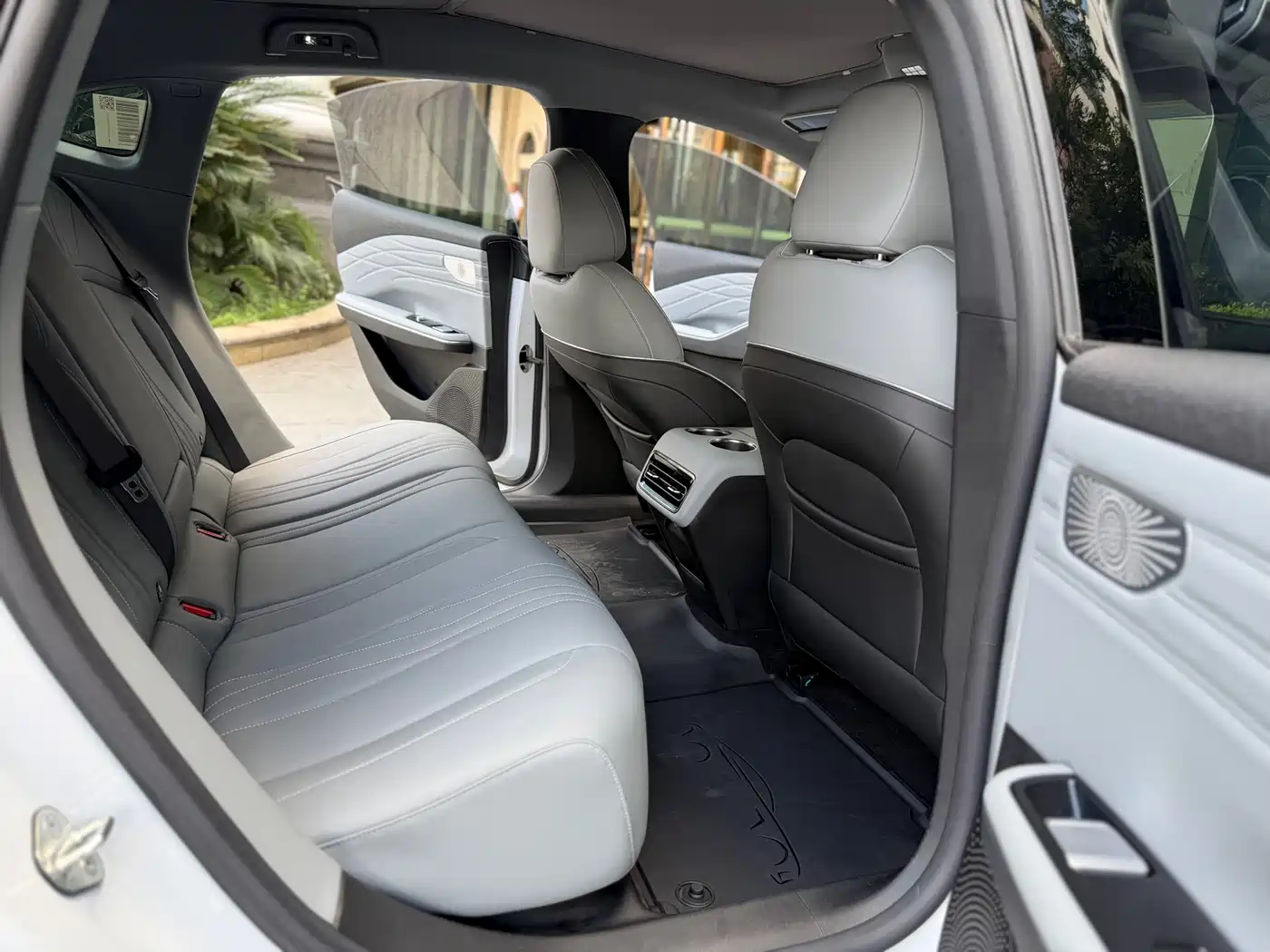 Geely Galaxy Galaxy E8 2024 Model 550km RWD Soaring Dragon Edition фото 6
