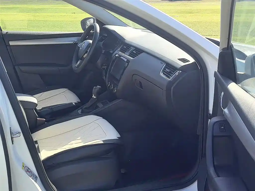 Škoda Octavia 2018 TSI230 DSG Comfort Edition фото 8