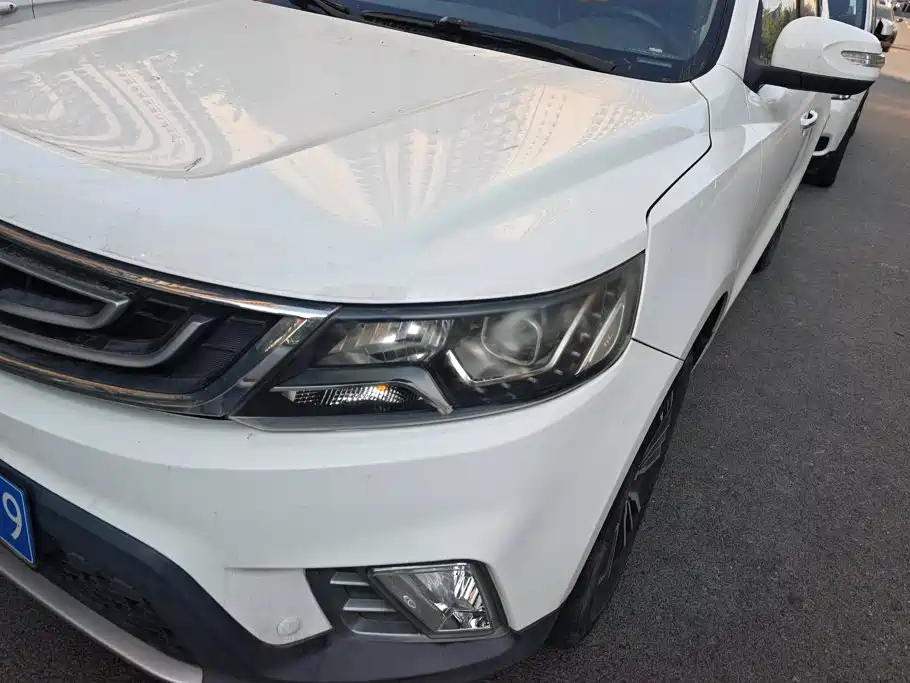 Фото 5 - Geely Emgrand X6