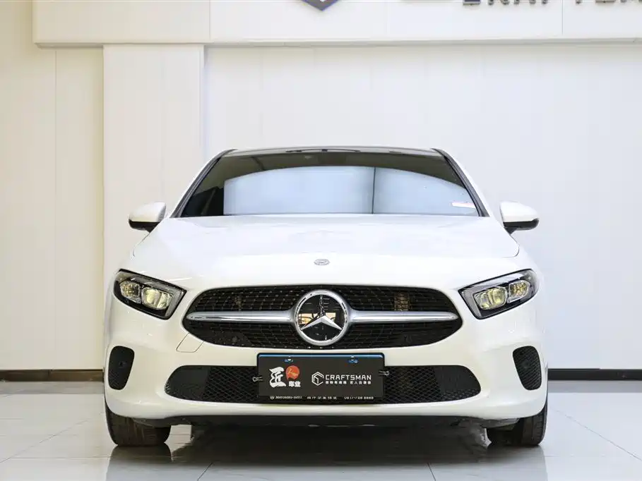 Mercedes-Benz A-Class (Import) 2019 A 200 Fashion Version фото 18