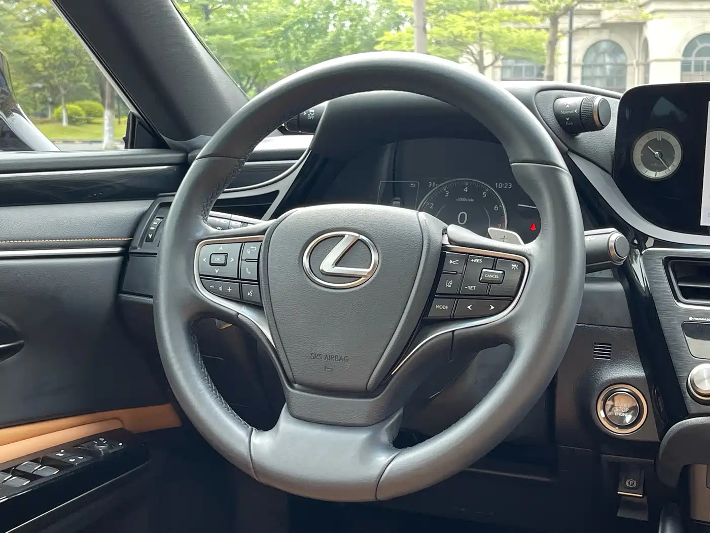 Lexus ES 2023 200 Excellence Edition фото 18