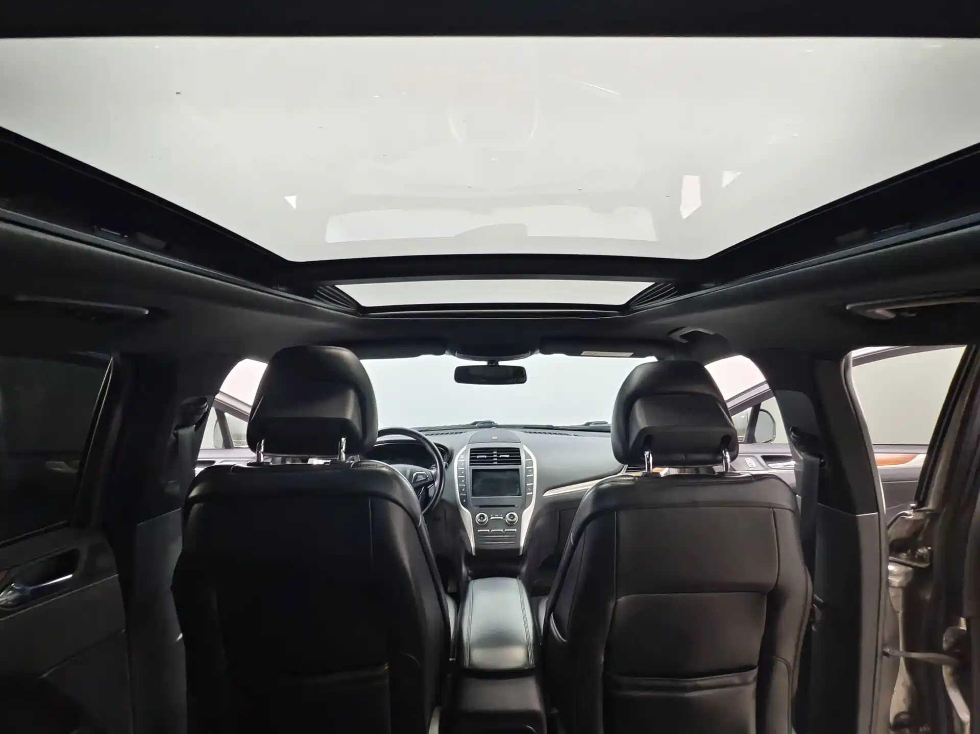 صورة 10 - Lincoln MKC
