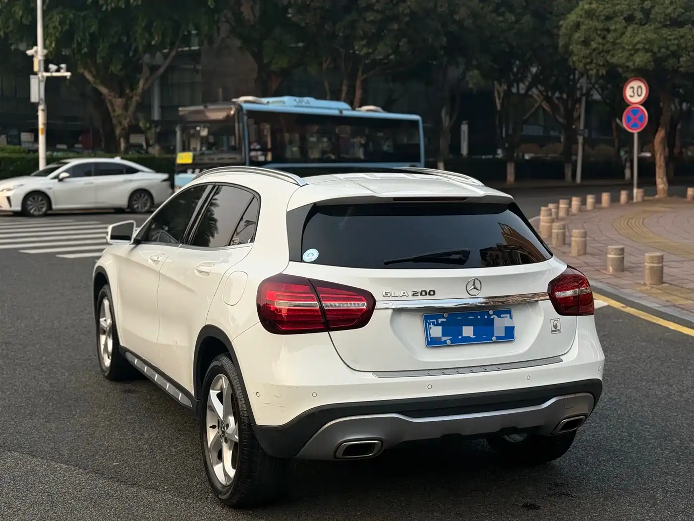 Mercedes-Benz GLA 2018 GLA 200 Dynamic фото 9
