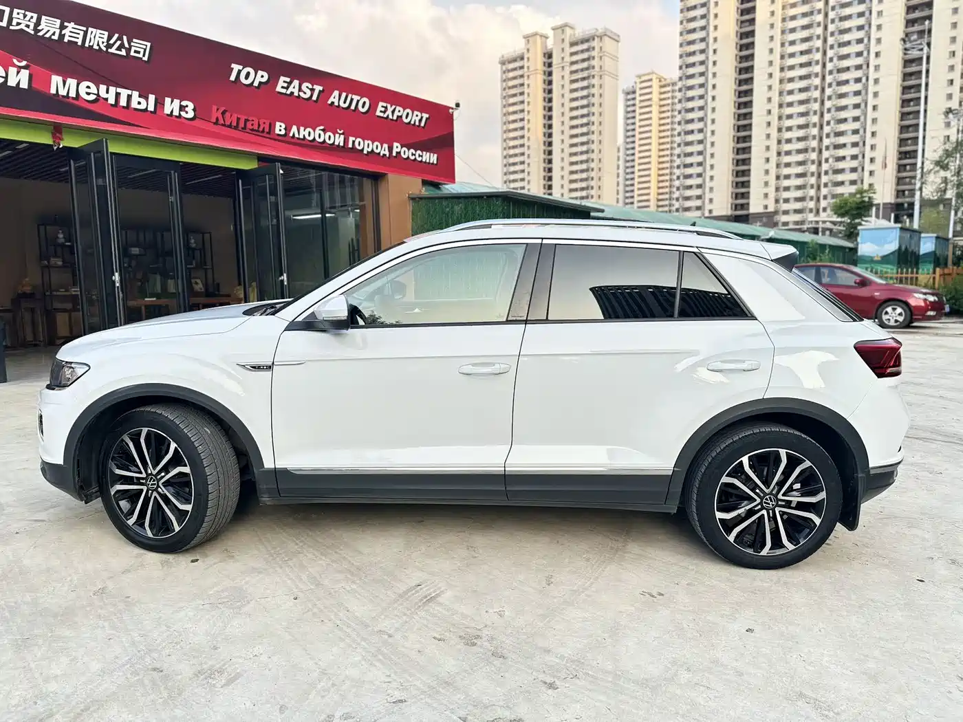 Photo 8 - Volkswagen T-ROC