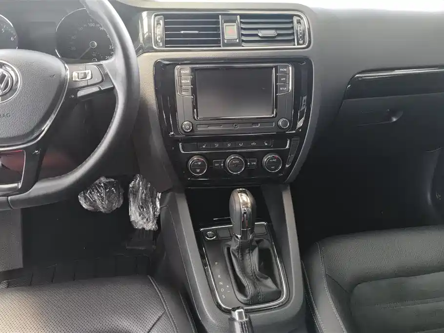 Volkswagen Sagitar 2018 280TSI DSG Luxury фото 13
