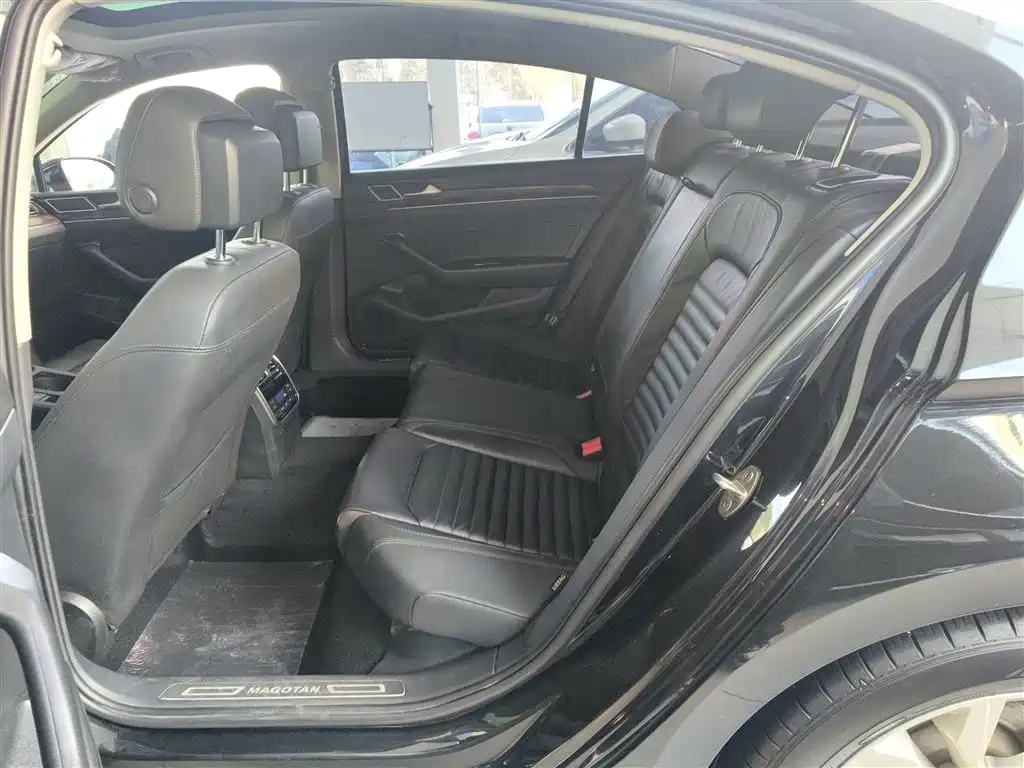 Volkswagen Magotan 2019 330TSI DSG Luxury Class China VI фото 13