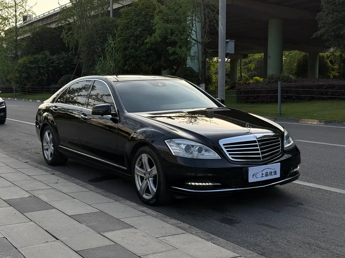 Mercedes-Benz S-Class 2012 S 300 L Luxury Grand Edition фото 3
