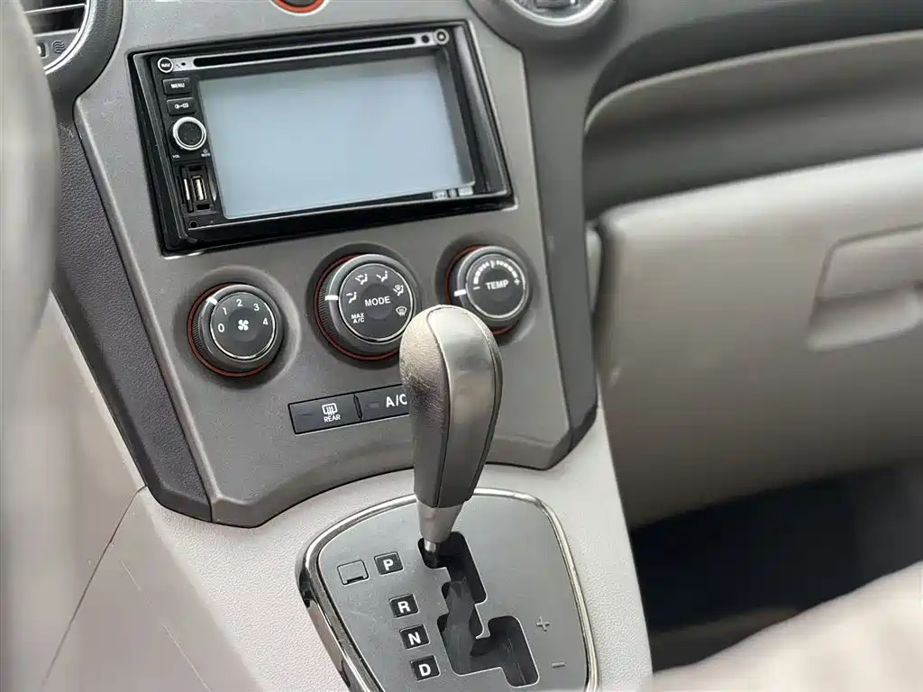 Kia Carens 2011 2.0L 7-Seater Automatic Standard фото 14
