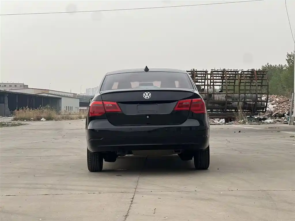 Volkswagen Jetta 2013 1.6L Automatic Comfort фото 5
