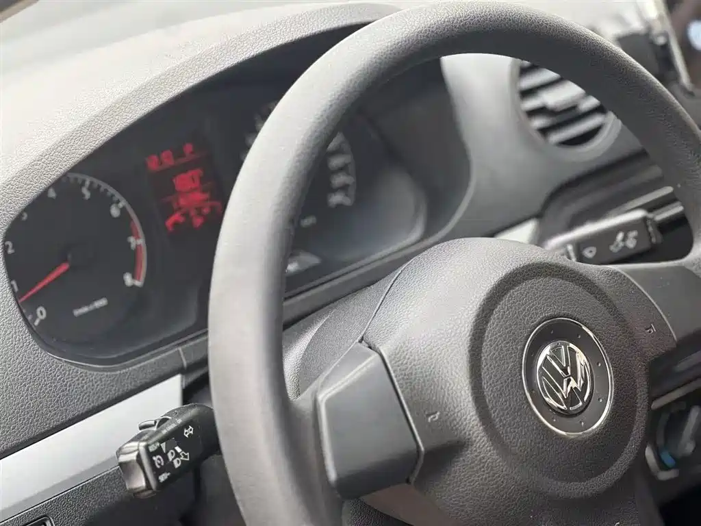 Volkswagen Jetta 2013 1.6L Automatic Comfort фото 9