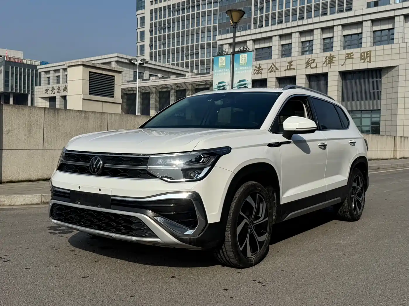 Volkswagen Tharu 2023 300TSI 2WD Full Moon Edition