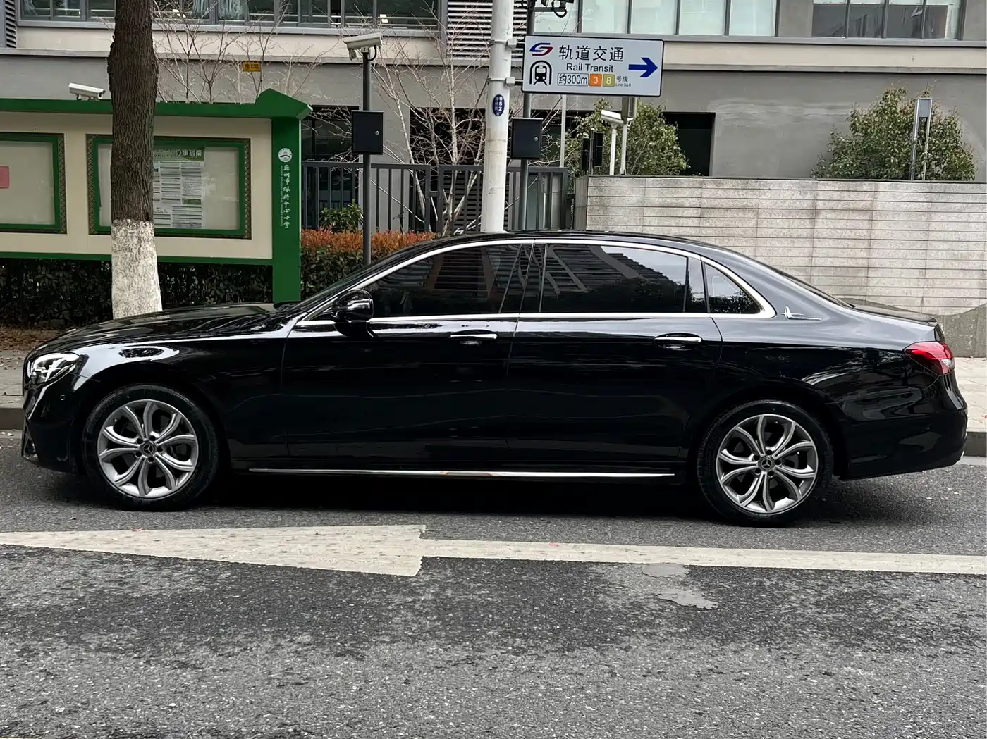 Mercedes-Benz E-Class 2023 E 300 L Sport Luxury фото 2