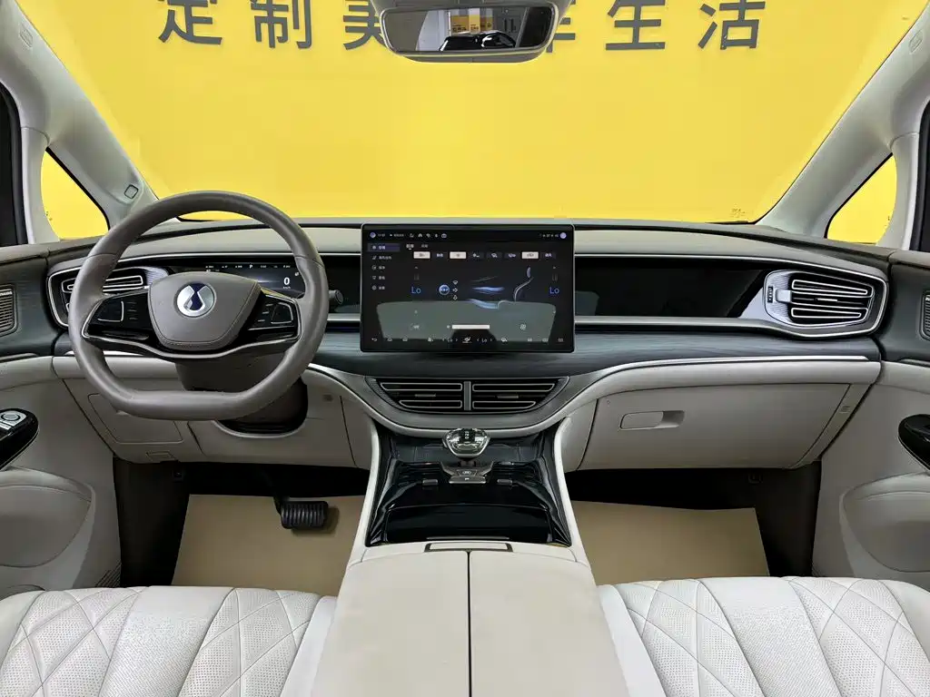Denza D9 2023 2022 DM-i 970 AWD Flagship