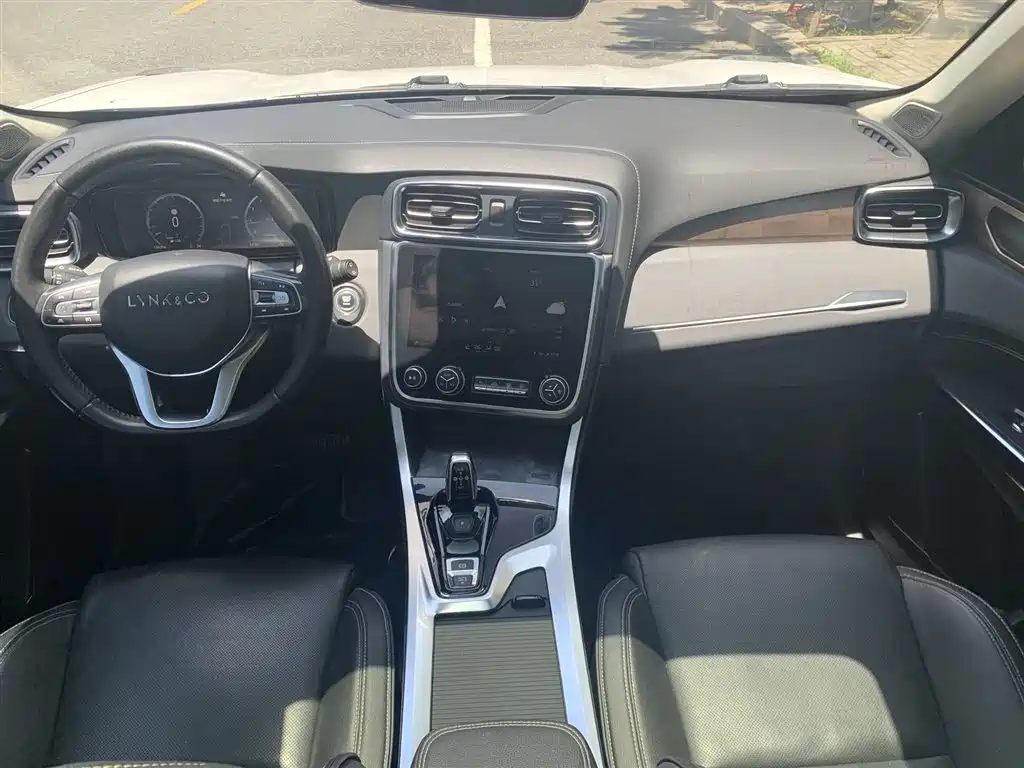 Lynk & Co 01 2019 2.0T 2WD Type Pro Version China V фото 8