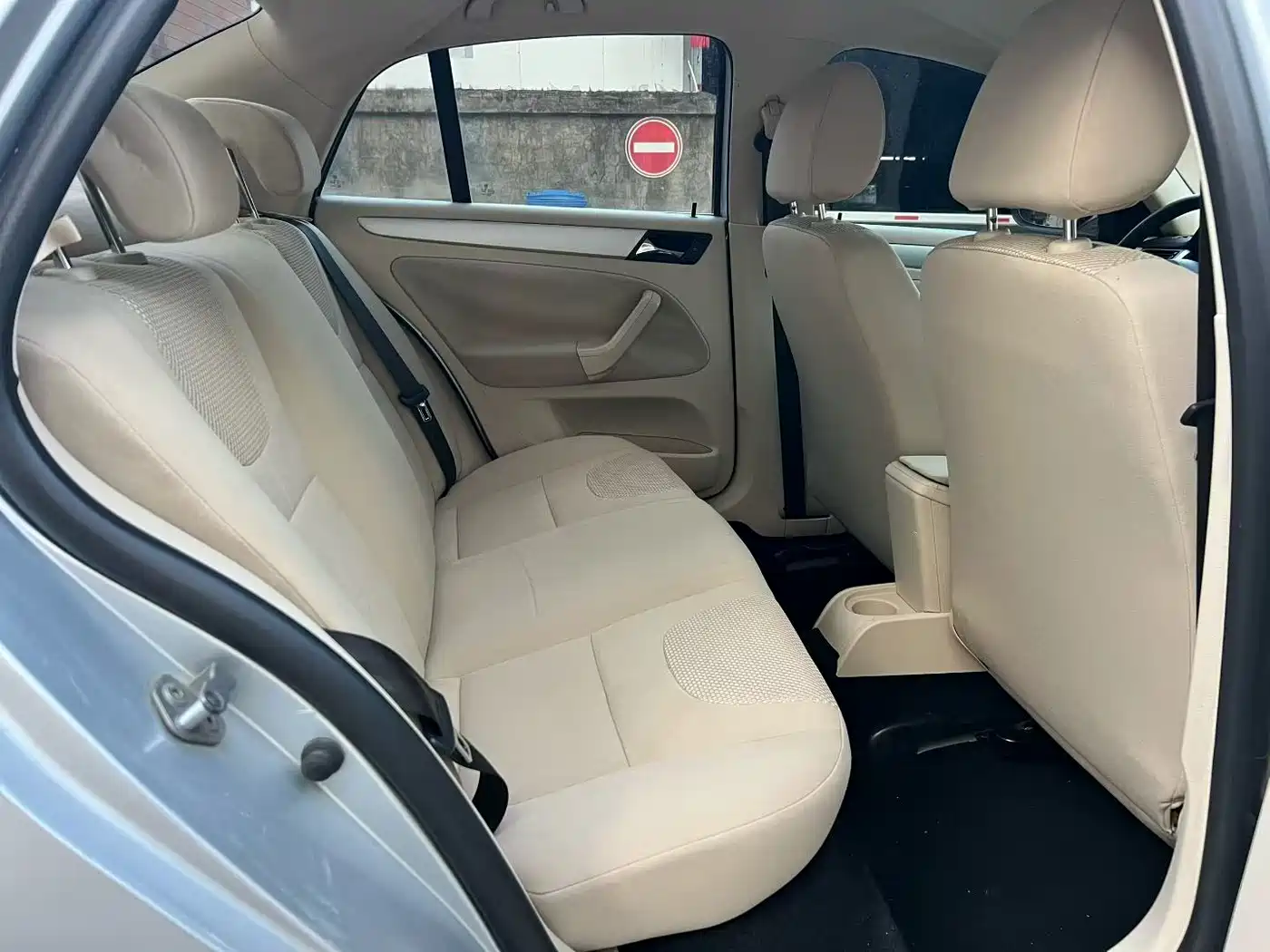 Volkswagen Bora 2011 1.6L Automatic Fashion фото 8