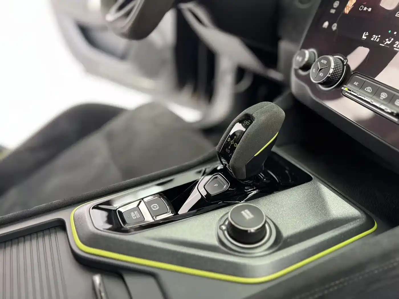 Lynk & Co 03 2022 03+ 2.0TD Auto Performance Package фото 13