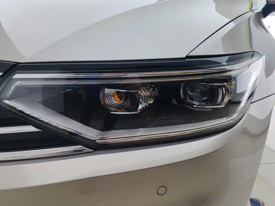 Volkswagen Magotan 2020 330TSI DSG Luxury фото 5