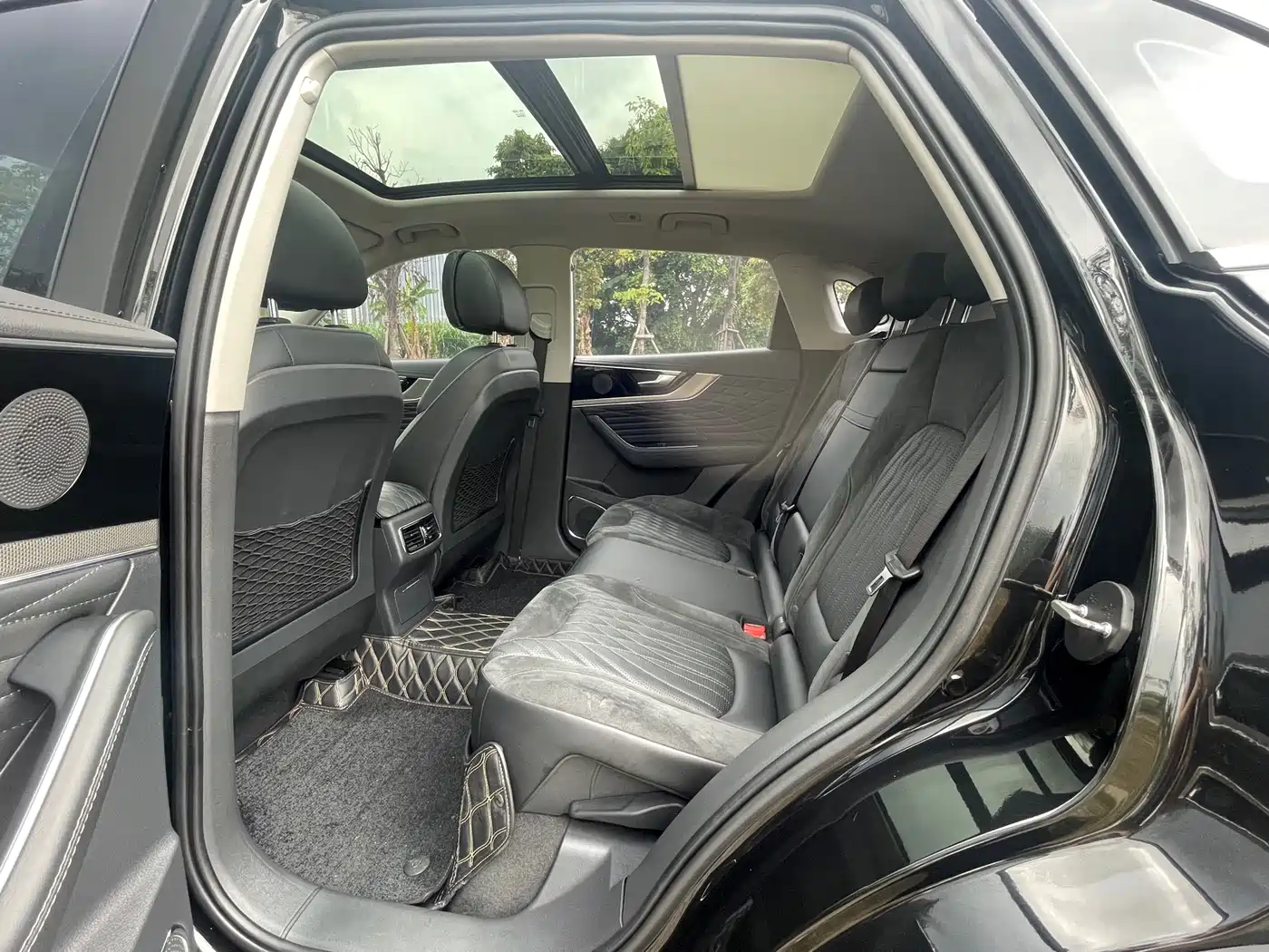 Hongqi HS5 2022 Facelift 2.0T Smart Flag Enjoyment Edition фото 6