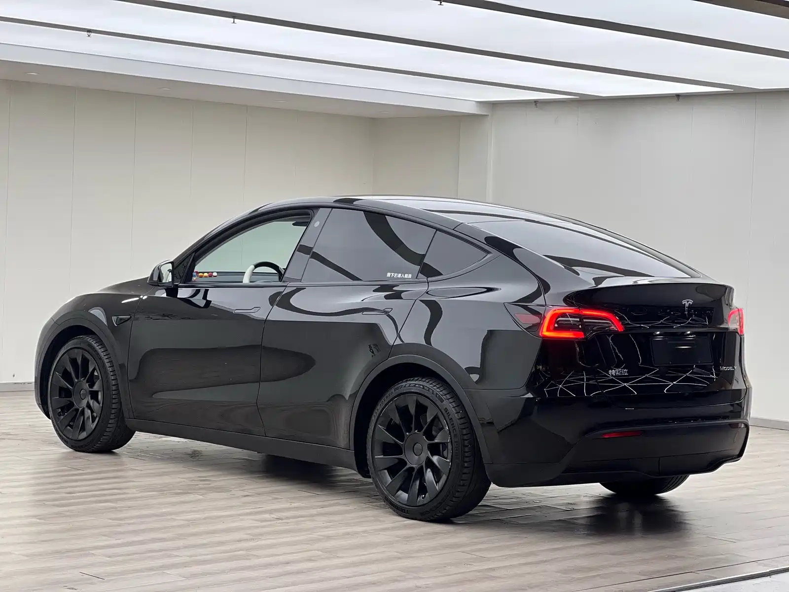 Фото 17 - Tesla Model Y