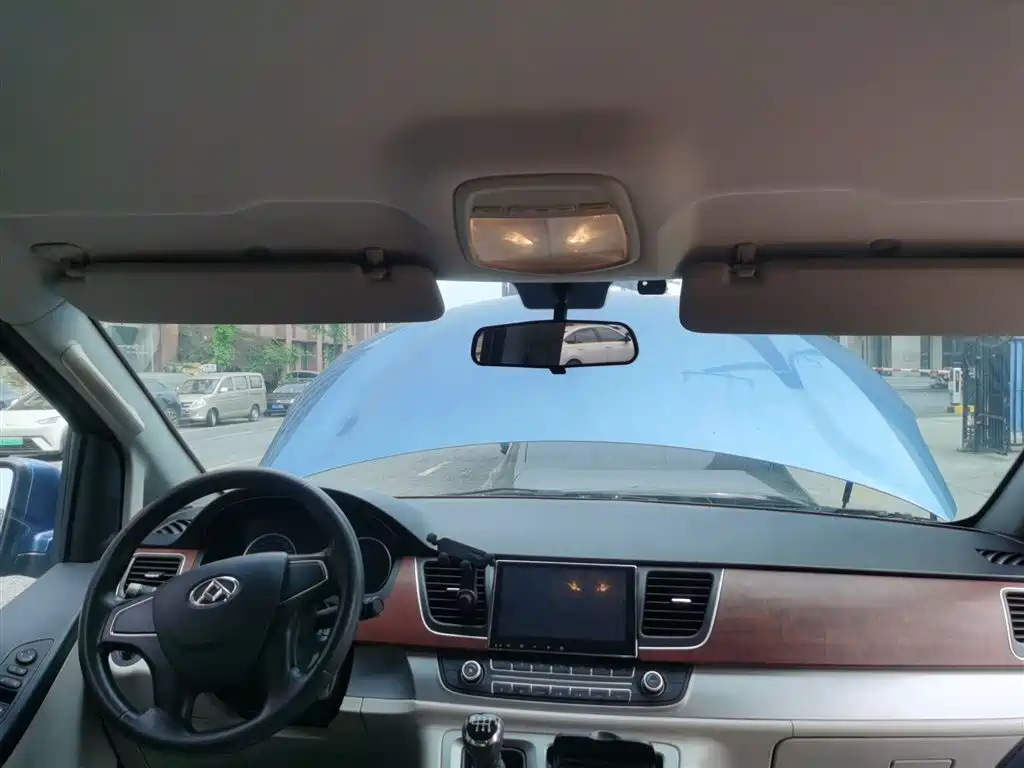 SAIC Maxus Maxus G10 2016 1.9T Manual Elite Edition Diesel China V фото 9