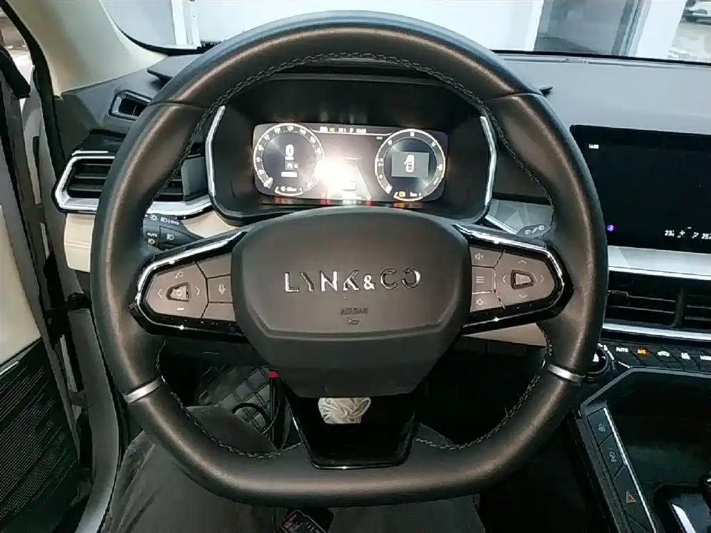 Lynk & Co 06 EM-P 2022 PHEV 84KM Range Pro фото 11