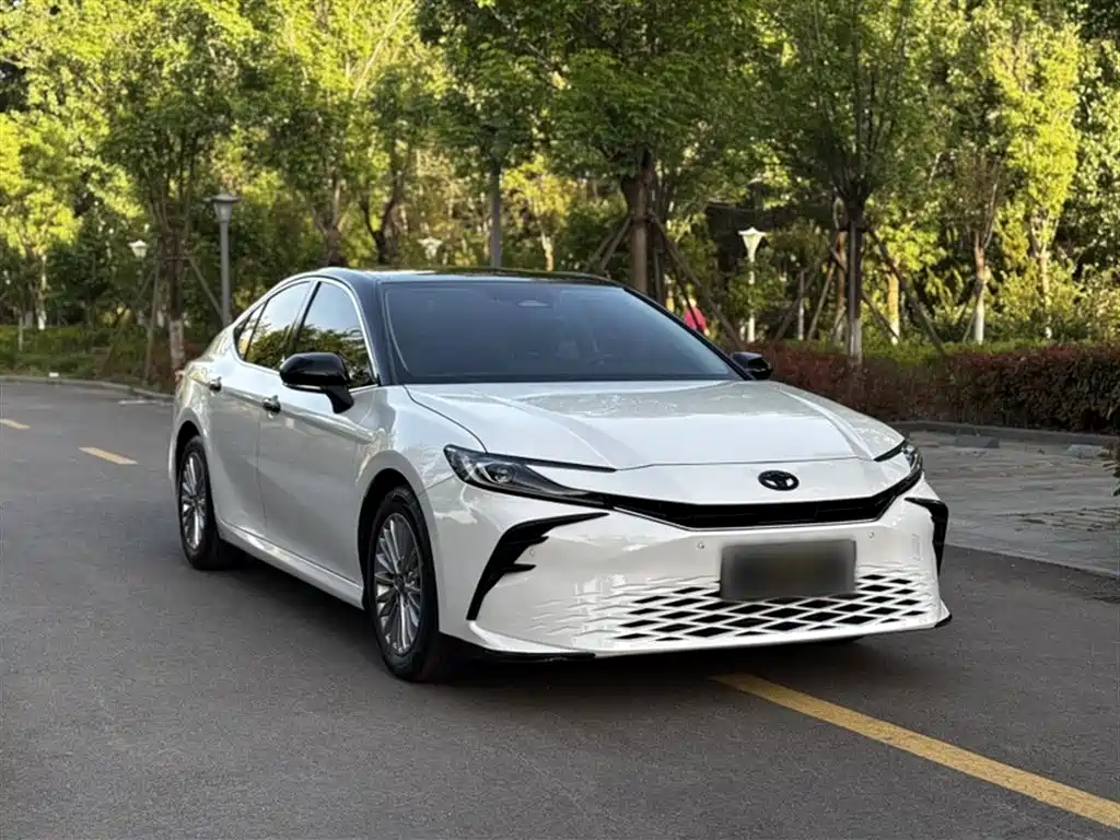 Toyota Camry 2024 2.0GVP Luxury Edition фото 9