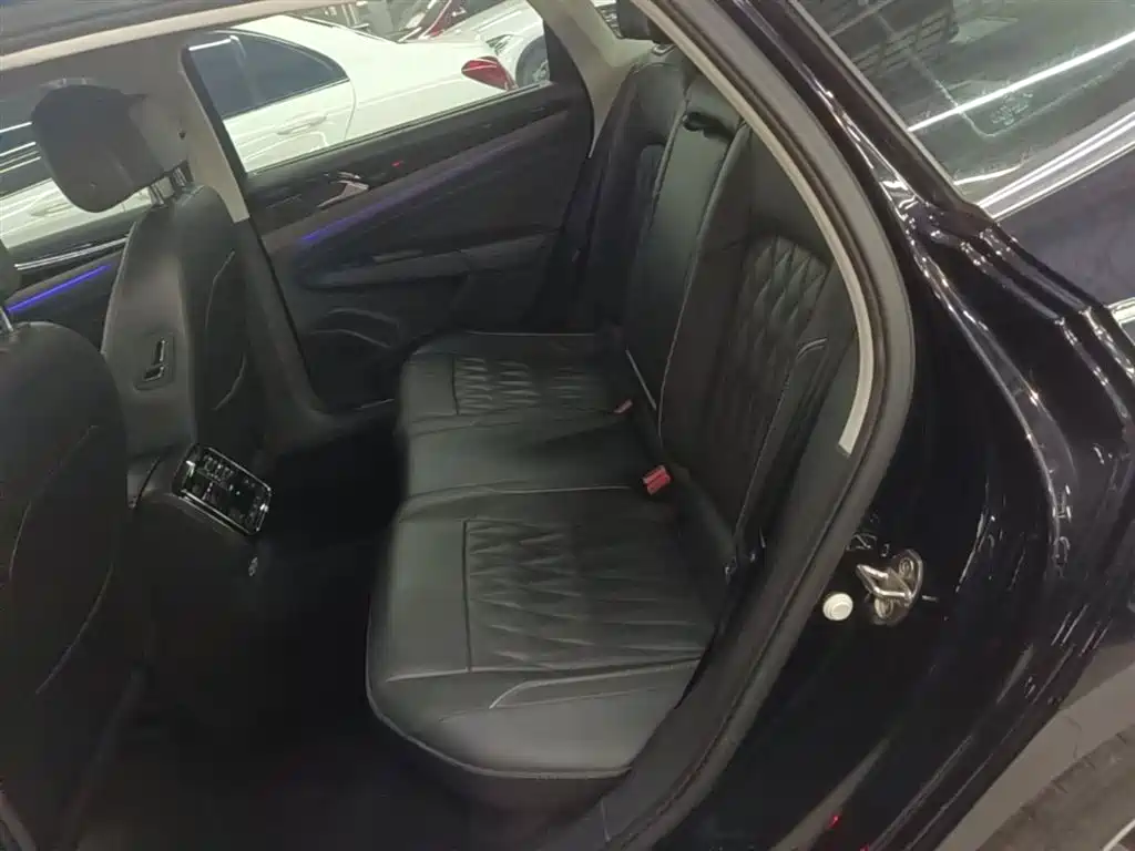 Volkswagen Passat New Energy 2019 430PHEV Hybrid Luxury Edition фото 17