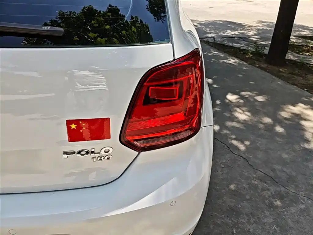 Volkswagen Polo 2016 1.6L Automatic Comfort фото 8