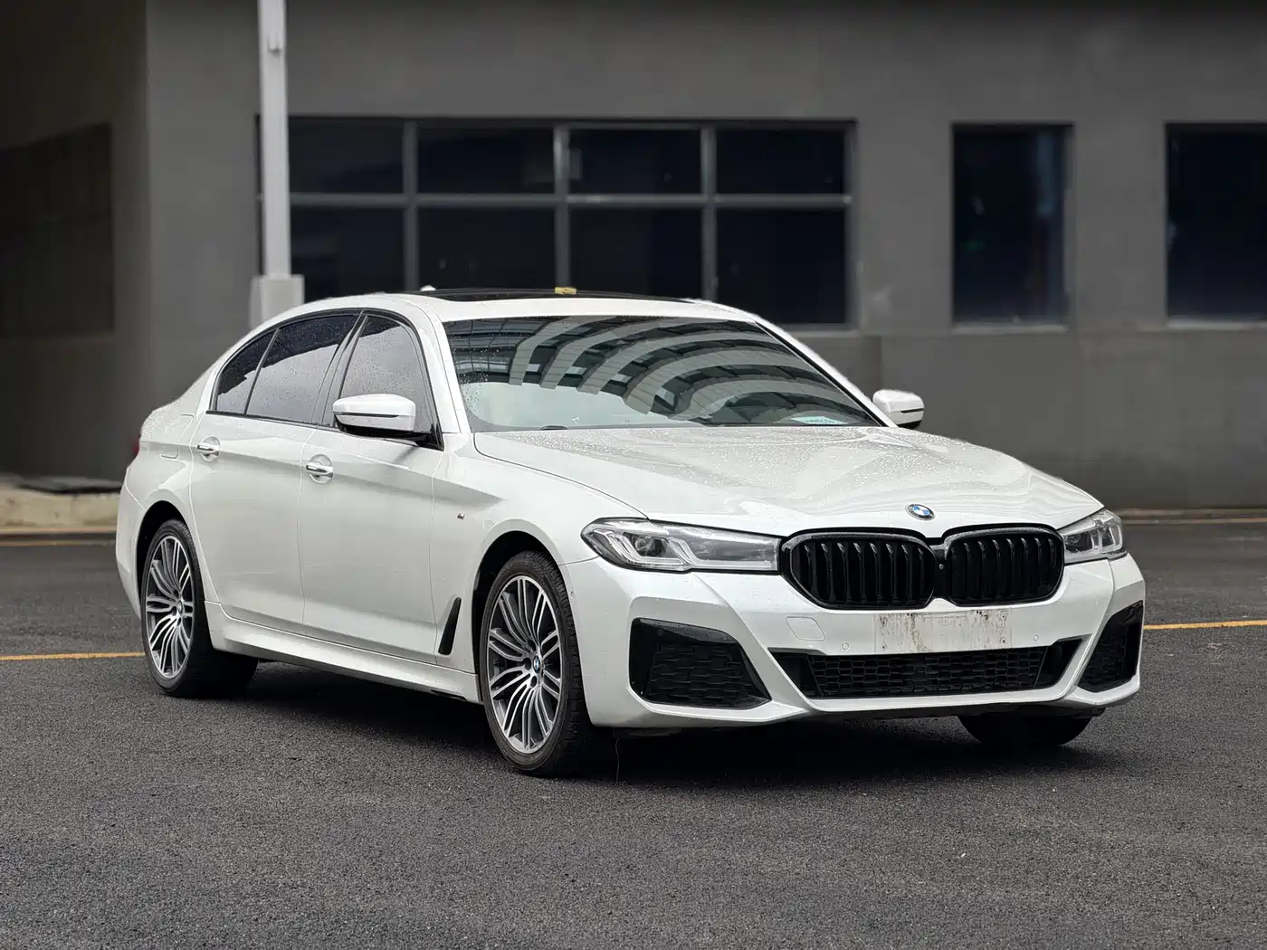 Photo 3 - BMW 5 Series