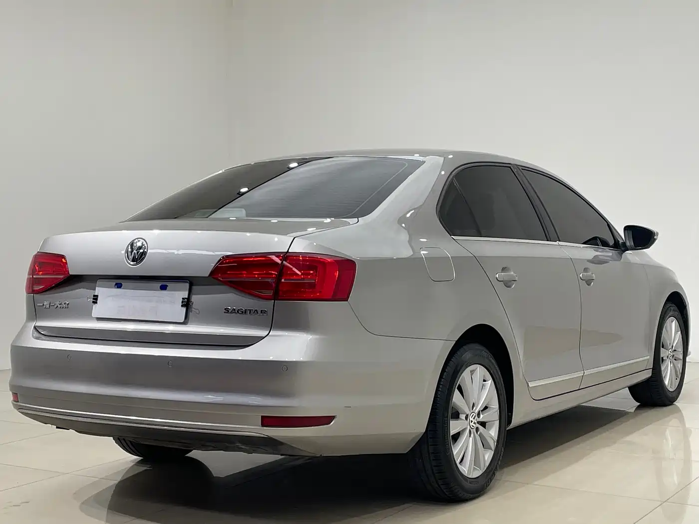 Volkswagen Sagitar 2015 1.6L Automatic Comfort фото 6
