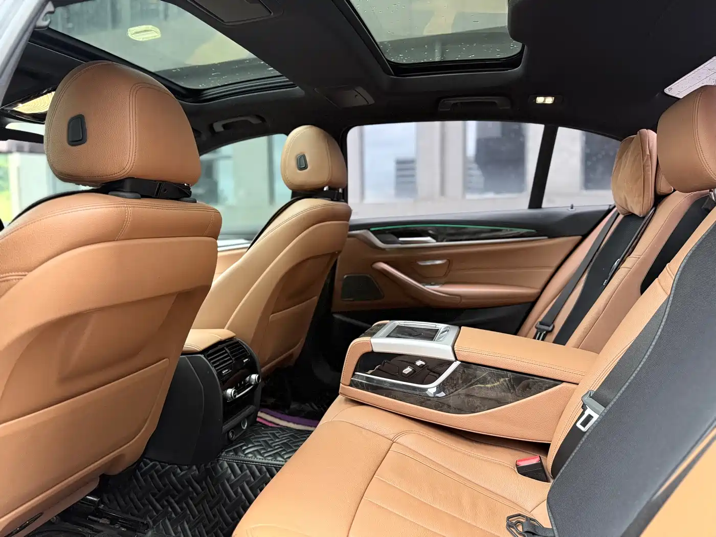 Photo 6 - BMW 5 Series