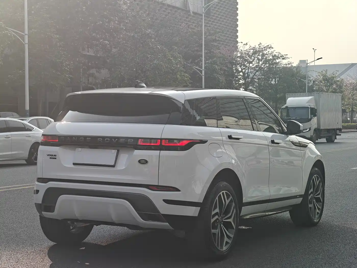 Land Rover Range Rover Evoque 2020 249PS R-DYNAMIC S Sport Edition фото 4