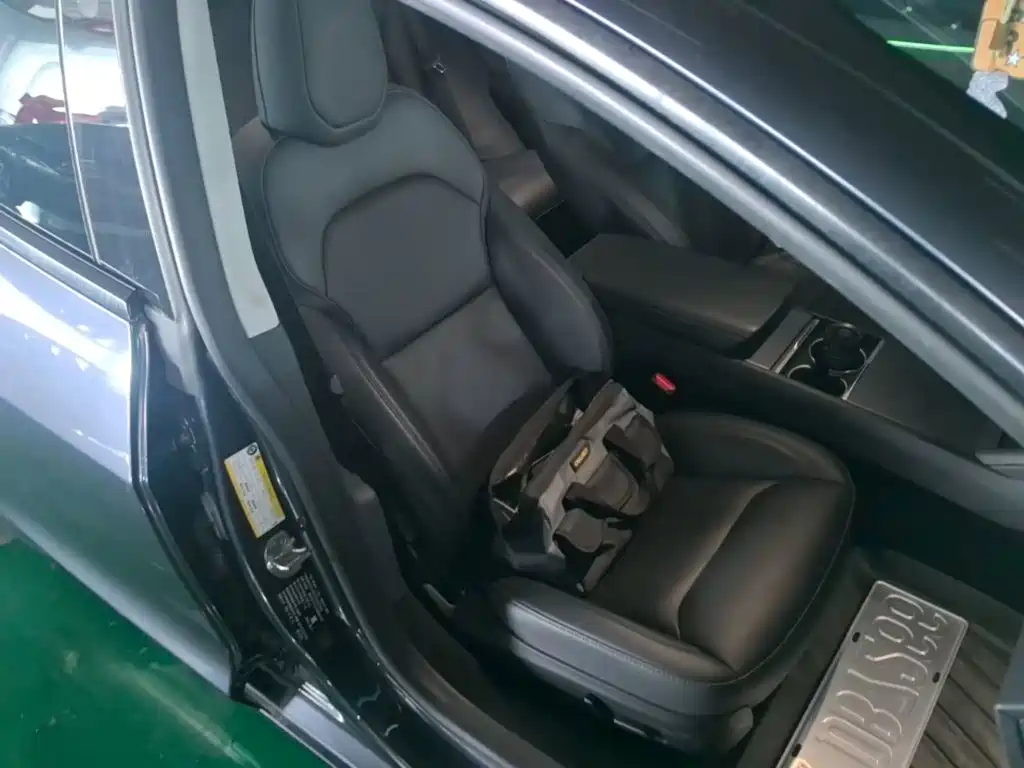 Photo 16 - Tesla Model 3
