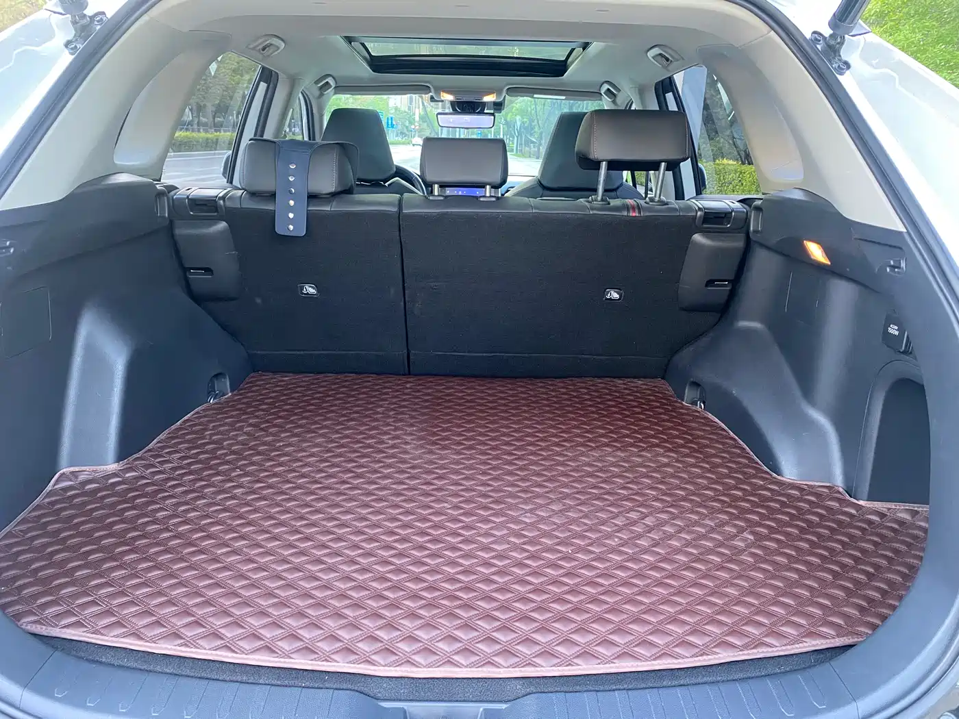 Toyota RAV4 Rongfang Dual Engine E+ 2021 2.5L 4WD Flagship Pro фото 15