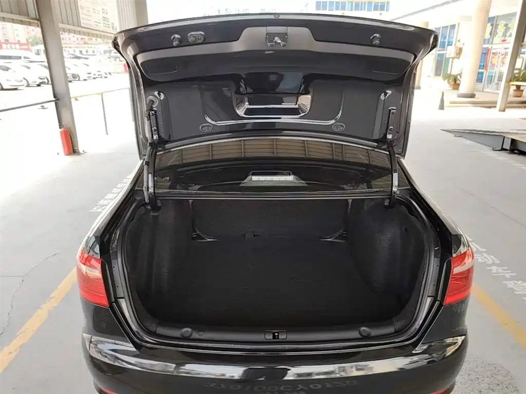 Volkswagen Lavida 2013 Facelift Classic 1.6L Automatic Trend фото 19