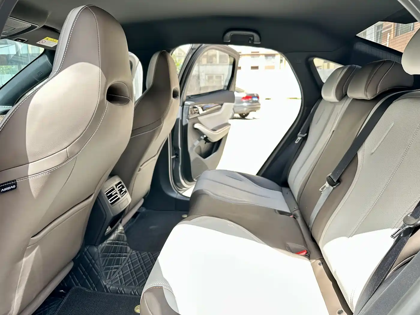BYD Qin PLUS 2024 Glory Edition DM-i 55KM Leading фото 5
