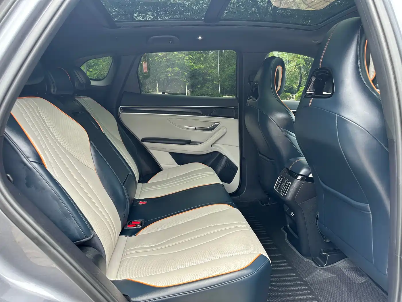 BYD Song PLUS PHEV 2024 Glory Edition DM-i 110km Flagship PLUS фото 36