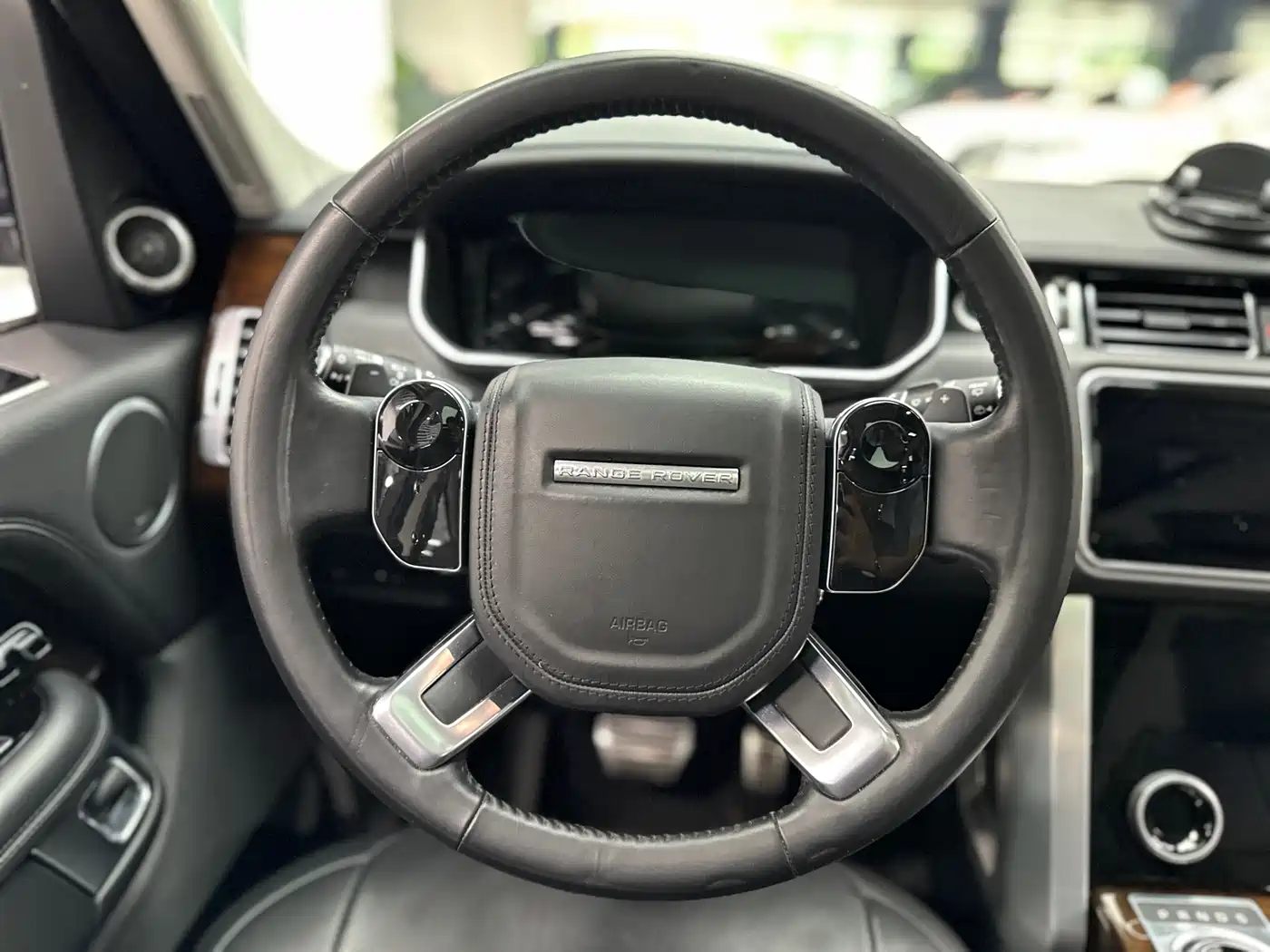 Land Rover Range Rover 2020 3.0 L6 Heritage Extended Edition фото 6