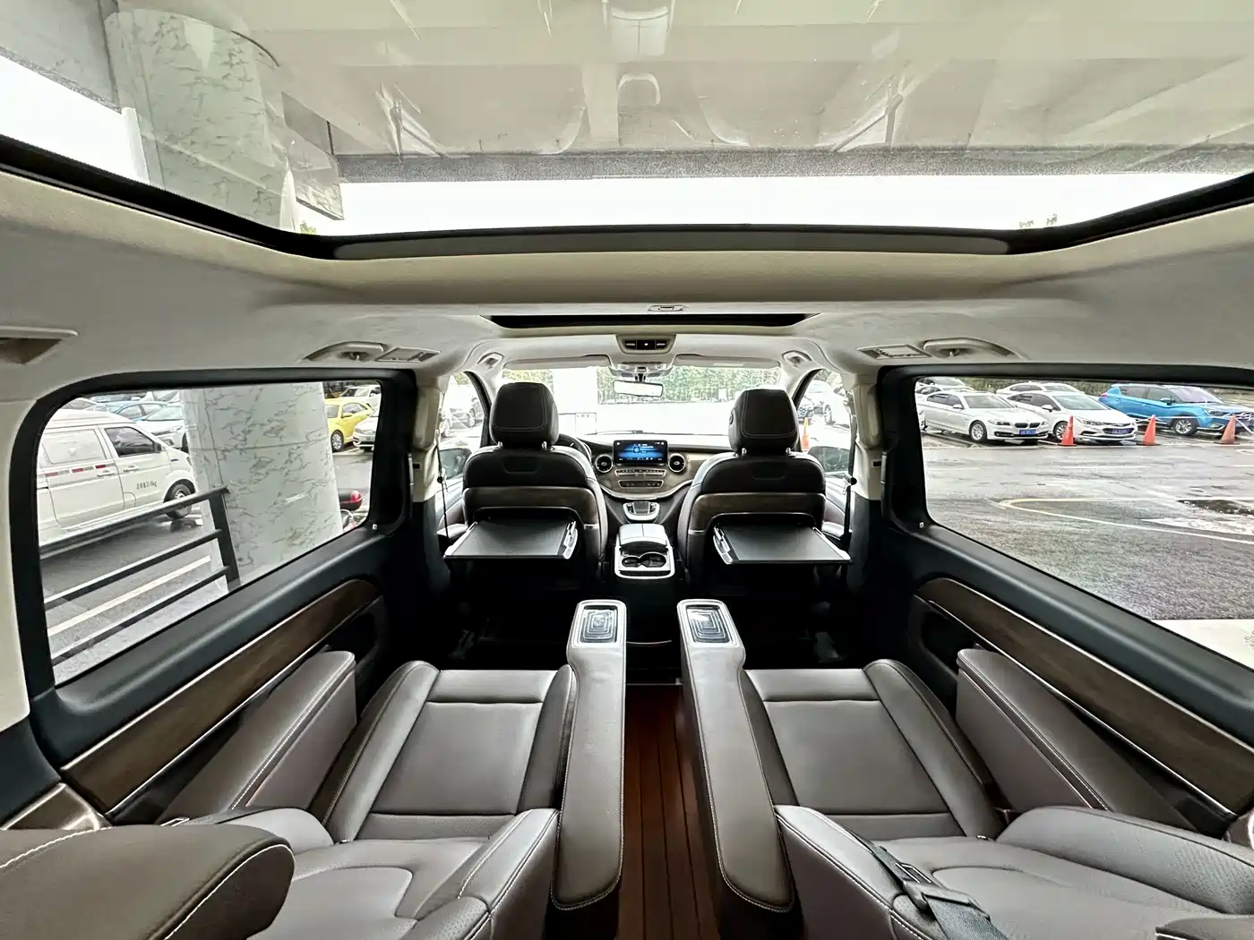 Mercedes-Benz V-Class 2021 V 260 L Long Wheelbase Luxury Edition фото 15